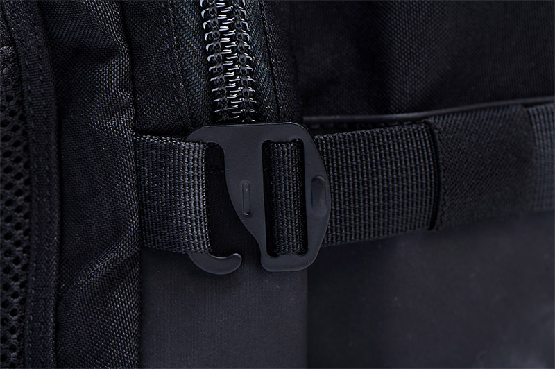 Bodyguard Elite compartment straps with hook